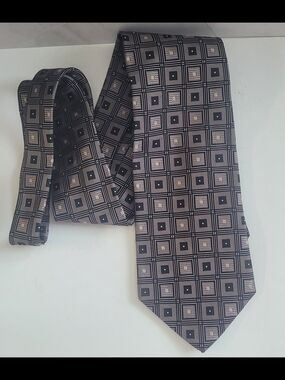 Daniel Craig Italian Geometric Square Pattern Silk Tie in Black and Silver